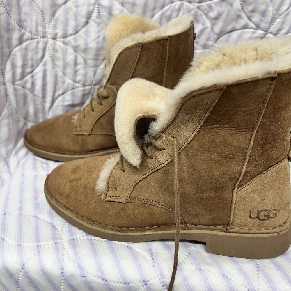 UGG QUINCY Boots Women's Size 9 CHESTNUT SUEDE SHEEPSKIN ANKLE COMBAT